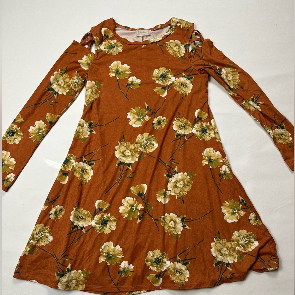 Altar’d State floral flowy dress with criss cross peek a boo shoulders size S